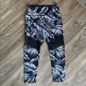 PINK Victoria's Secret Black and Gray Leaf Leggings